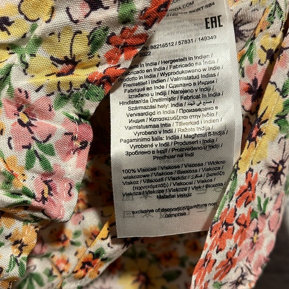 ✨3 for $20✨Vero Moda Skirt Small - Picture 5 of 7